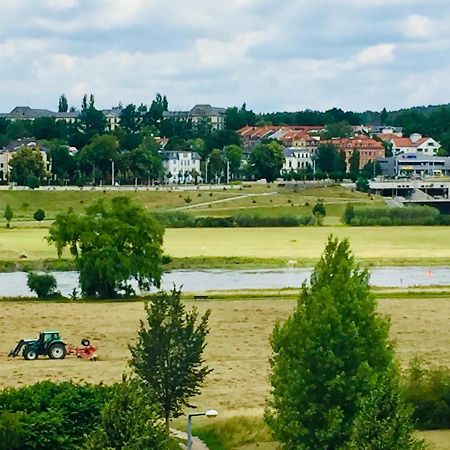 Panoramablick auf Elbe und Schlösser Dresden Exterior foto